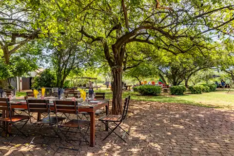 Da Loose Mongoose | Restaurant, Guest House & Events