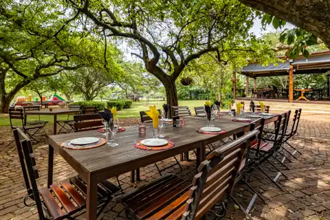 Da Loose Mongoose | Restaurant, Guest House & Events